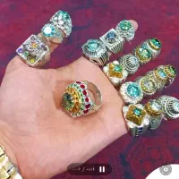 همه کارای جواهری وتک دست ماست درب مغازه ایم