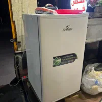 یک عدد یخچال ۵ فوت یک عدد فریزر ۶ فوت