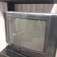 تلویزیون سونی همراه با میز