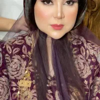 ارائه خدمات میکاپ و شنیون