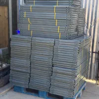 تعدادی قفسه ۳۰و ۴۰ در حد نو رنگ شده