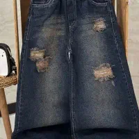 تعداد زیادی لباس زنانه مردانه