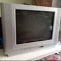 با کنترل تلویزیون