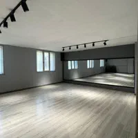 پلاتو استودیو سالن کلاس گروهی ورکشاپ رقص هیپ هاپ