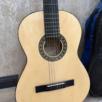 گیتار نو و خوش صدای گود من بهمراه کیف و کتاب|گیتار، بیس، امپلیفایر|کرج, گوهردشت|دیوار