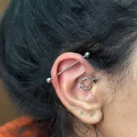 مدل پیرسینگ و میکرودرمال در سالن