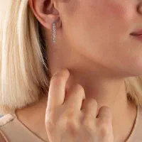 یک عدد گوشواره سفید