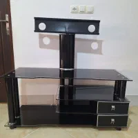 میز تلویزیون و ساعت ایستاده