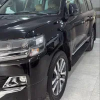 لندکروز ۲۰۱۰