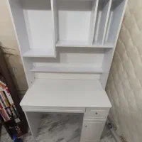 میز تحریر به همراه تخت یک نفره