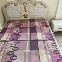 سرویس تخت کامل با میز ارایش و اینه ودو‌عدد پاتختی