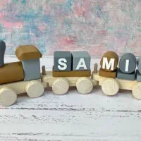 اسباب بازی قطار چوبی اسم کودک