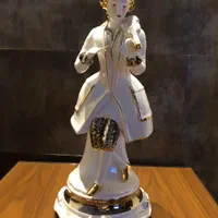 مجسمه و ظرف کادویی