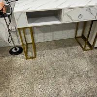 تعدادی لوازم اریشگاه زنانه میز ناخن ترولی تخت...|آرایشگاه و سالن‌های زیبایی|آستارا, |دیوار