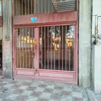 مغازه واقع در خیابان اصلی