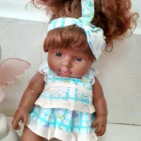 تعدادی عروسک دخترونه|اسباببازی بچه|خوی, |دیوار