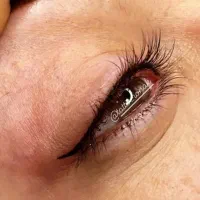 خدمات تخصصی و زیبایی روناک