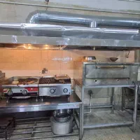 استخدام نیروی کار خانم در رستوران فست‌فود