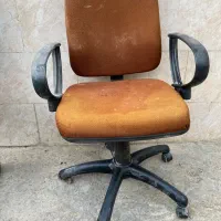 صندلی قهوه ای