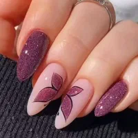 مدل برای کاشت ناخن