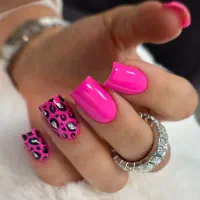 خدمات کاشت ناخن