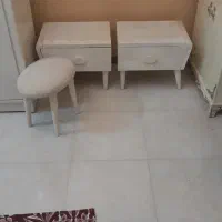 ۱ عدد ویترین یا گنجه درجه۱ با۲عدد پاتختی|مبلمان خانگی و میز عسلی|مشهد, هفت تیر (نه دره)|دیوار