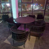 میز صندلی مشکی در حد نو