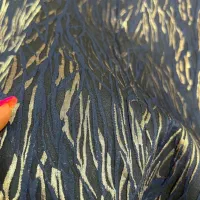 تعدادی لباس|لباس|مشهد, تربیت (صدف)|دیوار