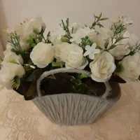 گلدان و گل مصنوعی