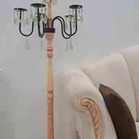 کنار سالنی خاص شمعدان