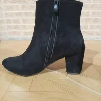 یک پوتین|کیف، کفش، کمربند|الوند, |دیوار