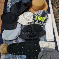 تعدادی کلاه زنانه