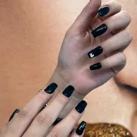 همکار ناخن و مژه