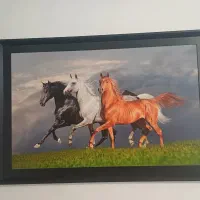 تابلو پوستر و یک ساعت دیواری