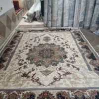 فرش ملک طلایی در خانه