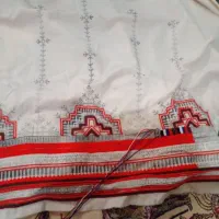 لباس خوش رنگ تپه شده زه دوخته شده