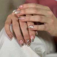 کاشت ناخن|خدمات آرایشگری و زیبایی|مرند, |دیوار