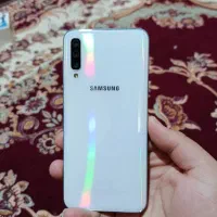 2عدد گوشی سامسونگ A50درحد 128 لازرورقی