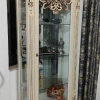 ویترین پشت آیینه