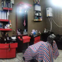 دکور آرایشگاه مردانه شیک و تمیز