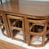 میز ناهارخوری قربانی