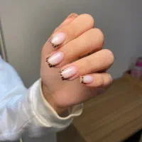 ترمیم و کاشت ناخن ۵۰۰ با لاک ژل