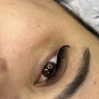 کاشت و اکستنشن مژه لیفت و لمینت مژه وابرو