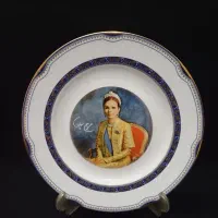 بشقاب دیوارکوب و سینی ورشو