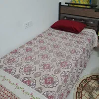 دو عدد تخت یکنفره فلزی با خوشخواب