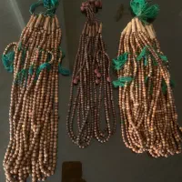 تعدادی تسبیح چوبی قدیمی
