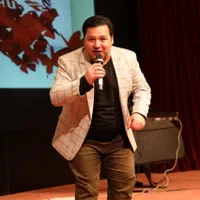 خواننده،مجری شوومن،کمدین تئاتر،استندآپ کمدی