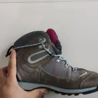 تعدادی بوت کوهنوردی اورجینال سایز ۳۸ و ۳۹