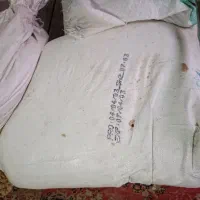 یک کیسه کود شیمیایی سیاه