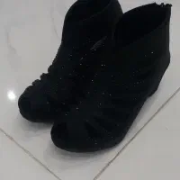 کفش سایز ۳۷